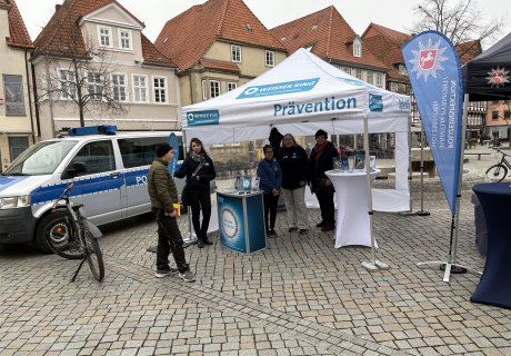 Foto von Infostand auf Pferdemarkt in Hameln; Bild: I. Rinne, WR