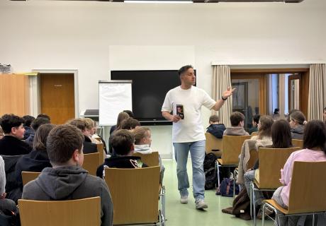 Fadi Saad in der Johann Comenius Schule Emmerthal